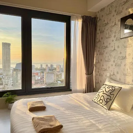 Tropicana 218 Macalister #Georgetown #Infinity Pool #2Pax Studio Suite #1 Queen #Quality Well Maintained #Private Host